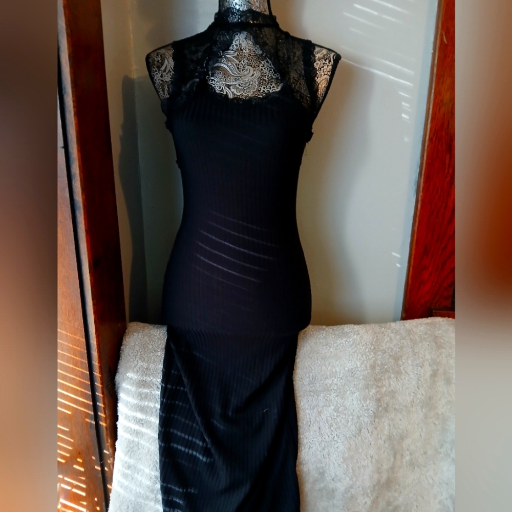 Elegant Black Lace Halter Dress